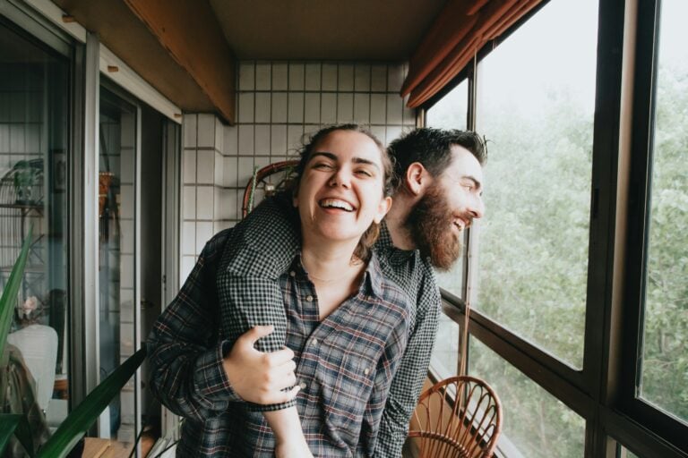 5 Best Dating Sites in The UAE: Ranked